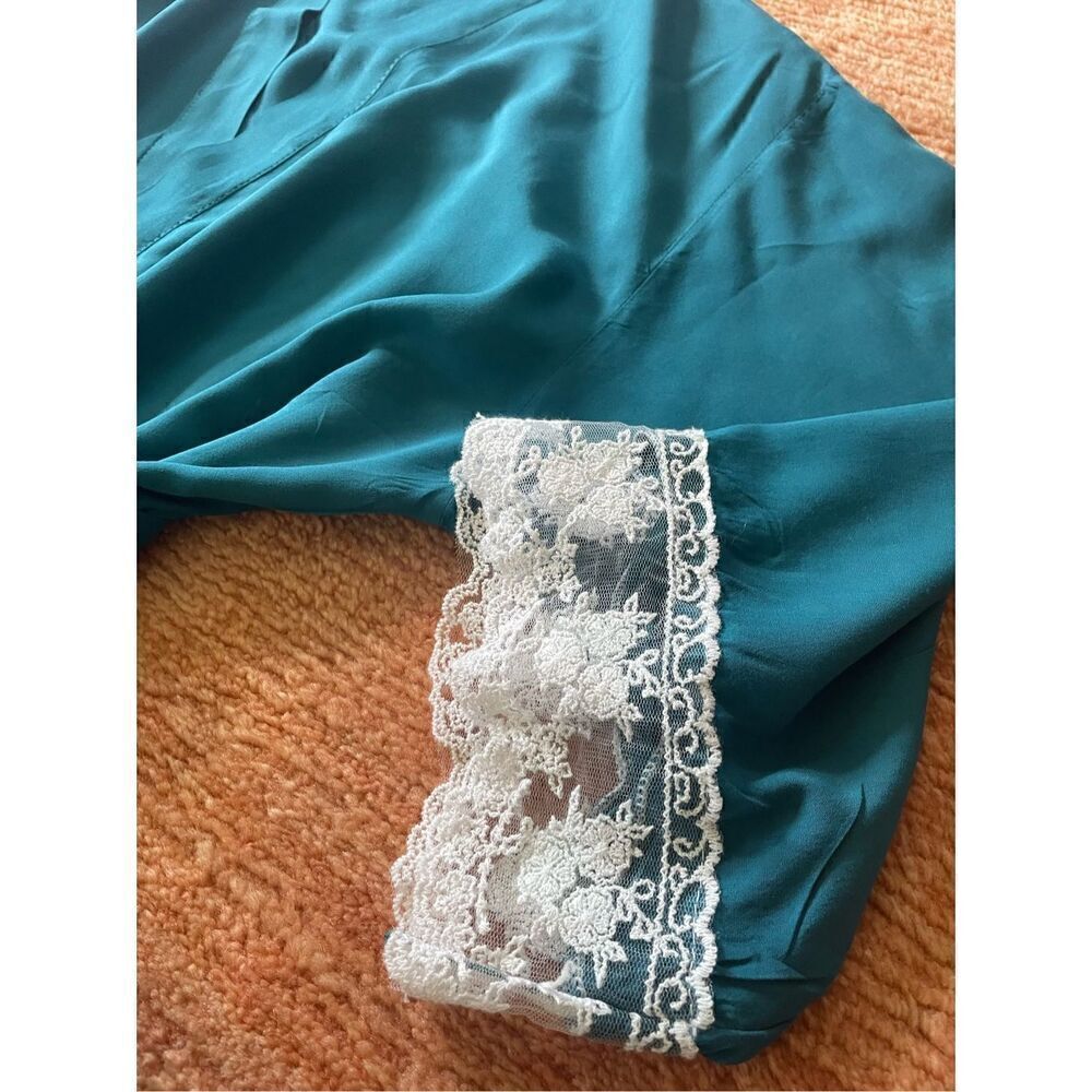 ROBE Size M - Picture 3 of 7